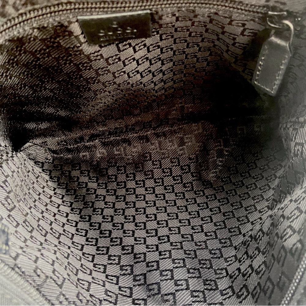 *** SOLD *** vintage Gucci Black Crossbody - Picture 8 of 9